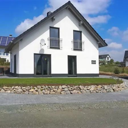 Modern Holiday Home In Winterberg With Garden ווינטרברג