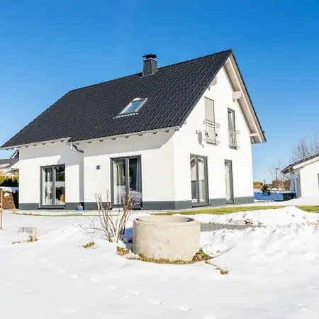 Modern Holiday Home In Winterberg With Garden ווינטרברג